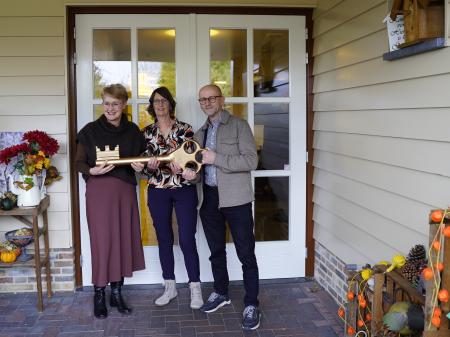 Land van Horne neemt zorgboerderij Bosserhof officieel over