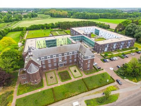 Studenten opgelet! Wonen zonder huurkosten in St. Charles in Heythuysen 